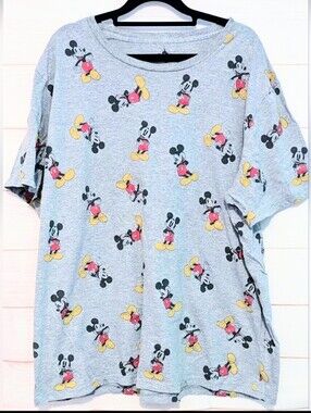 Vintage Disney Grey 🩶 Mickey Mouse All-Over Print Short Sleeve Plus Size Tee 2X